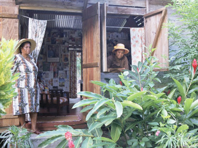 Two Women, Typical Creole House, Island of Mahe, Seychelles, Indian Ocean, Africa